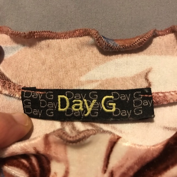 Day G Floral Long Sleeve Velvety Soft Stretch Blouse-S - Picture 13 of 15